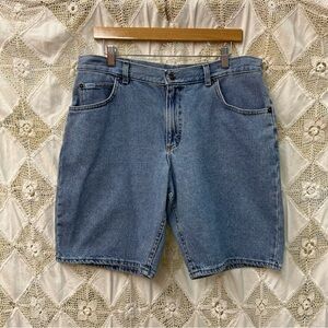 Vintage 90s Lee Denim Shorts / Light Wash / 36" Waist
